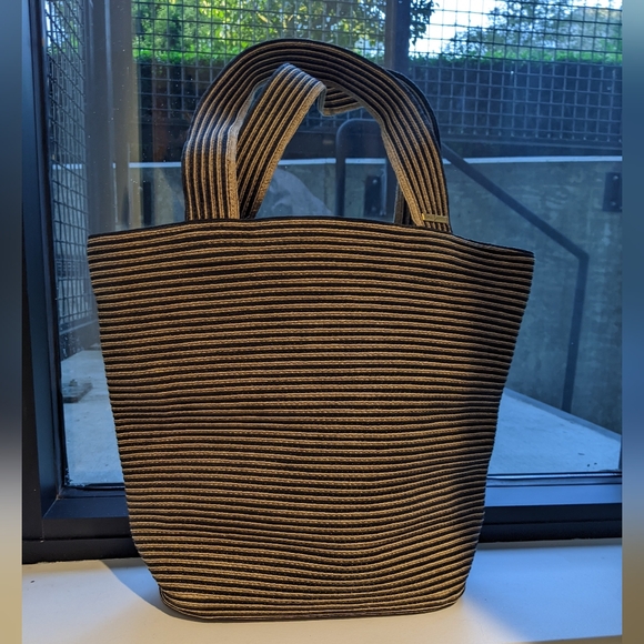 NWOT! Eric Javits - Squishee Tote II | Natural & Black Stripes | ~16x13x5 - Picture 14 of 17